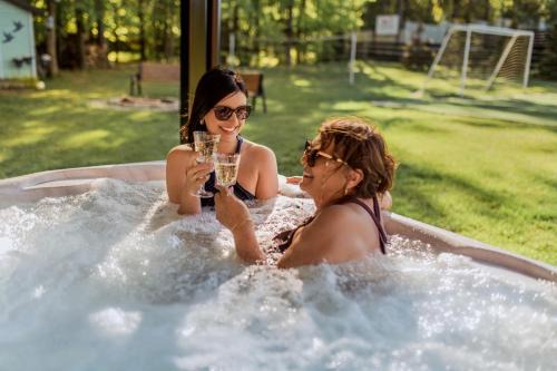 Borzestowska Huta Casa | Dom to za mało ! Jacuzzi boiska plac zabaw ognisko