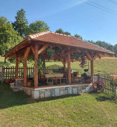 Zlatibor Casa | Domaćinstvo Sindžirević