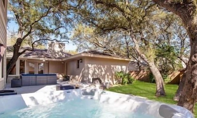Mesa Oaks Casa | AUS - Tablerock · Gorgeous 5bd/4ba w/Hot Tub Near Downtown Austin