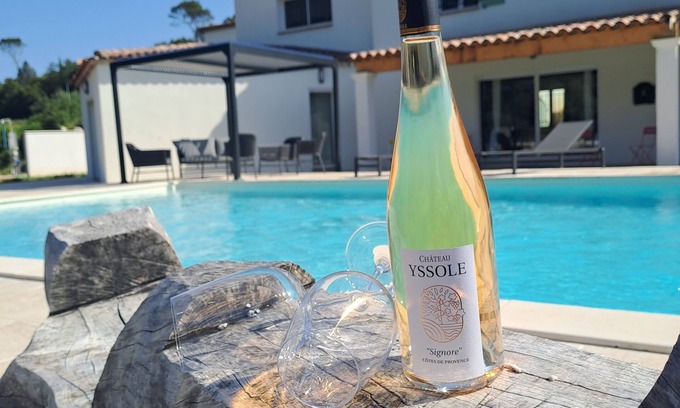 Cabasse Casa | Domaine Chateau Yssole, Cadre Idyllique au Milieu des Vignes