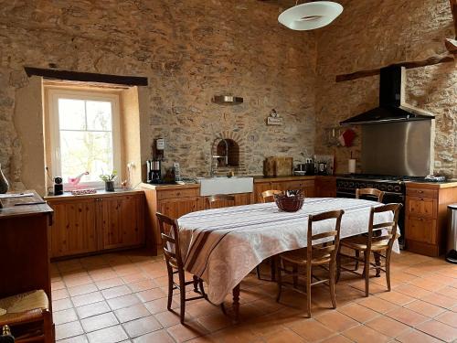 Septfonds Casa | Domaine de Fangal, Pgeonnier 2p, maison 8p - piscine 25m - gîtes climatisés