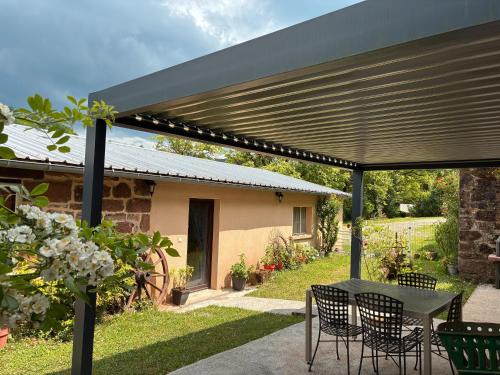 Villecomtal Casa | Domaine de Jouani gîte La Charrue