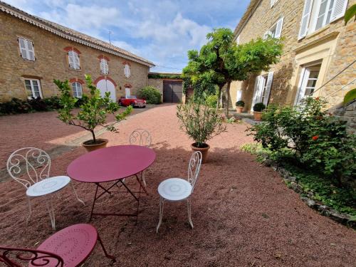 Denice Cama Y Desayuno | DOMAINE DES FRANCHISES - Beaujolais Village - Charme et authenticité au cœur des Pierres dorées