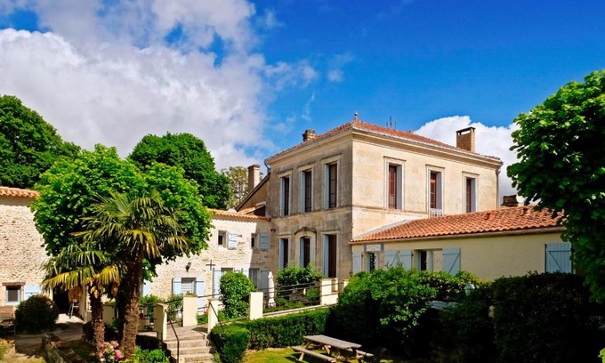 Soubran Cama Y Desayuno | Domaine La Fontaine B&B