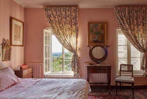 Burie Cama Y Desayuno | Domaine Maze Churchill