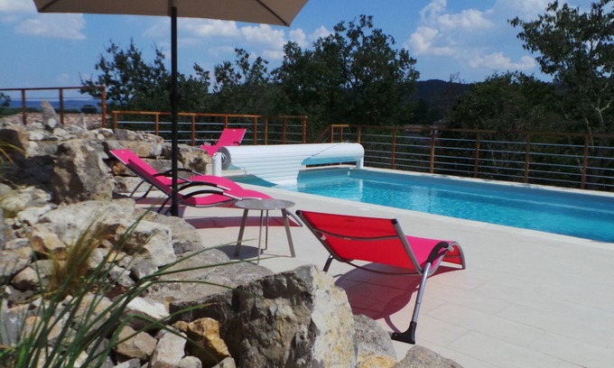 Saint-Alban-sous-Sampzon Villa | SAINT ALBAN AURIOLLES, villa con aire acondicionado y piscina privada para 6 a 8 personas