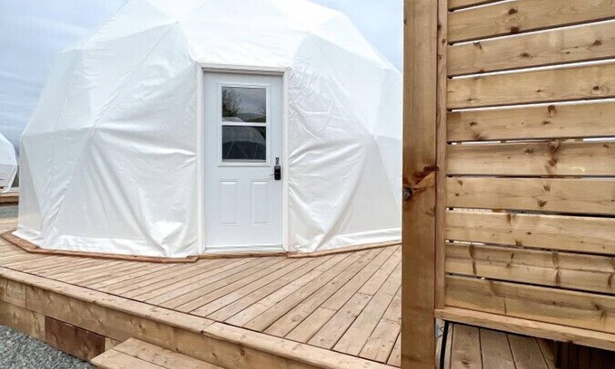 West Bay Cabina | Dome 2 · Luxury Lakeside Dome With Hot Tub