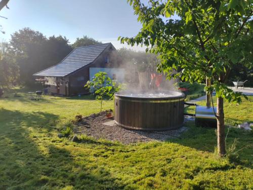 gmina Polanow Casa | Domek SADKOWO - wśród jabłoni , balia ogrodowa dodatkowo płatna