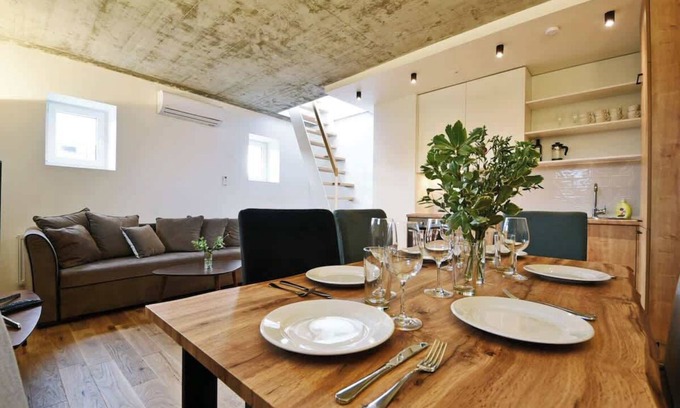 Old Town Apartamento | Domillion 3bdr Rooftop Terrace, AC, P369