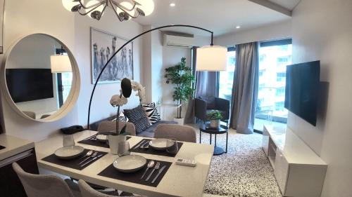 Maribago Apartamento | Dominiks silent and quite Classic 1 Bedroom 47 sqm Tambuli Pool Balcony Beach Mactan up to 6 People