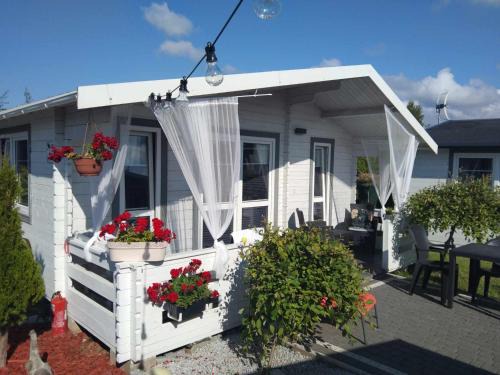Ustka Cabina | Domki LA MER z własnymi ogródkami- Balia z jacuzzi ,sauna ,rowery, klimatyzacja
