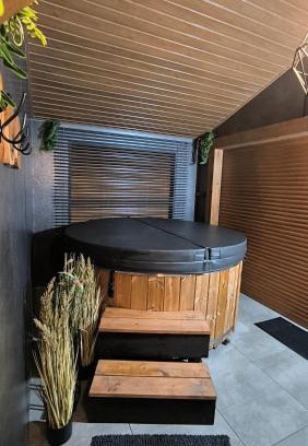 Lipowa Casa | Domki Spokojny Zakątek z balią z jacuzzi