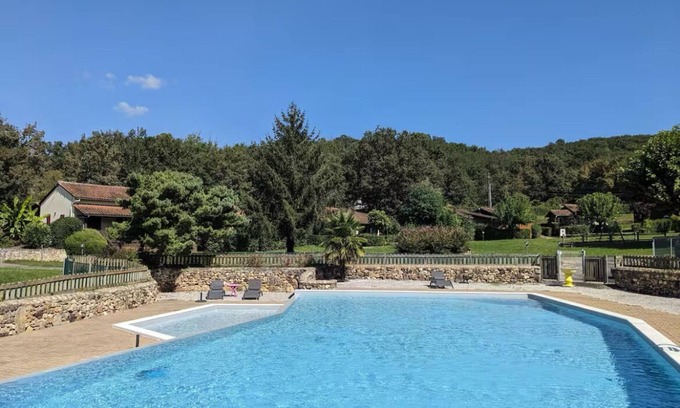 Domme Chalet De Esquí | Domme Gite with pool sleeps 8