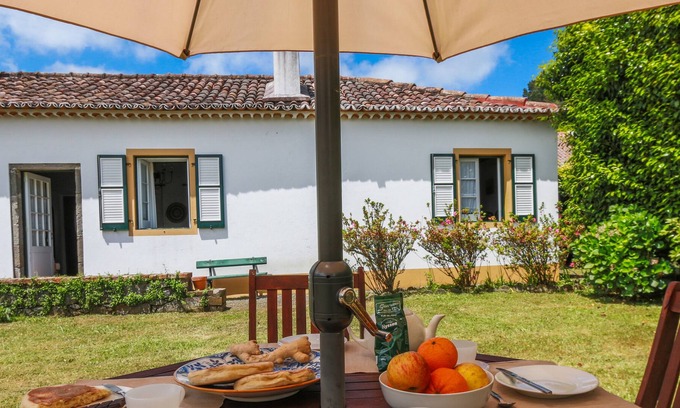 Furnas Casa | Domus Adepta Familiar con Jardín