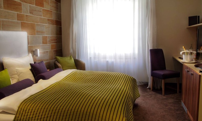 Bad Bergzabern Casa | Doppelzimmer, Dusche Oder Bad, WC - Schlosshotel Bergzaberner Hof