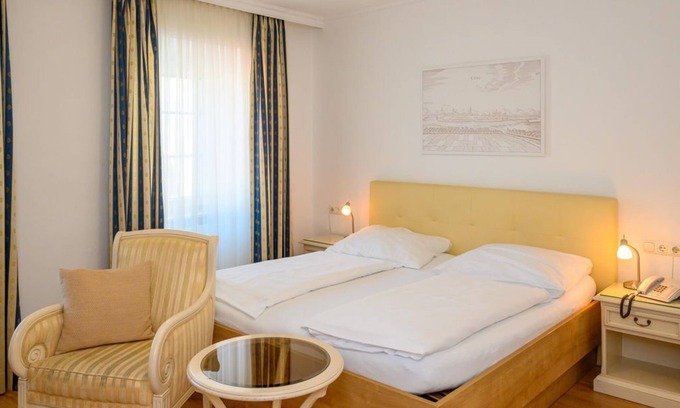 Enns Casa | Doppelzimmer, Dusche, WC - Appartement-hotel GH Zum Goldenen Schiff