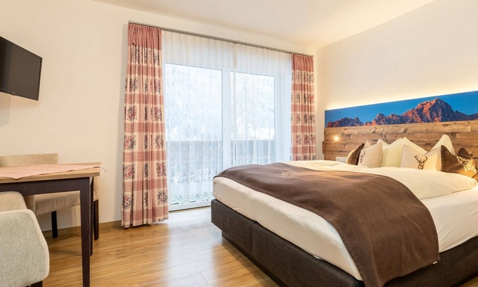 Nesselwaengle Apartamento | Doppelzimmer mit Balkon - Appartments und Pension Mariandl