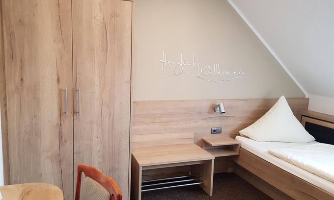 Neroth Casa | Doppelzimmer Plus Standard inkl.Halbpension - Zur Neroburg, Hotel Restaurant