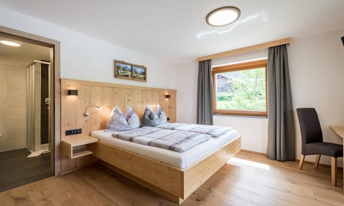 Schwaz Apartamento | Doppelzimmer Rote Wand - Huaberhof