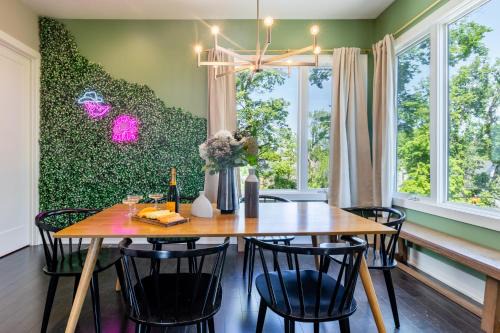 Historic Waverly Casa | Doralee by AvantStay 8 Minute Drive to Broadway Dolly Parton Themed
