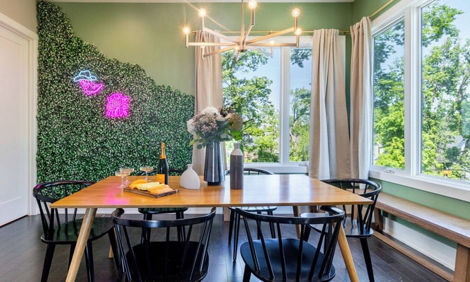 Historic Waverly Casa | Doralee by AvantStay | 8 Minute Drive to Broadway, Dolly Parton Themed