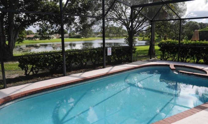 Williamsburg Casa | Dorrington · Lake Home With Swimming Pool. Super Clean