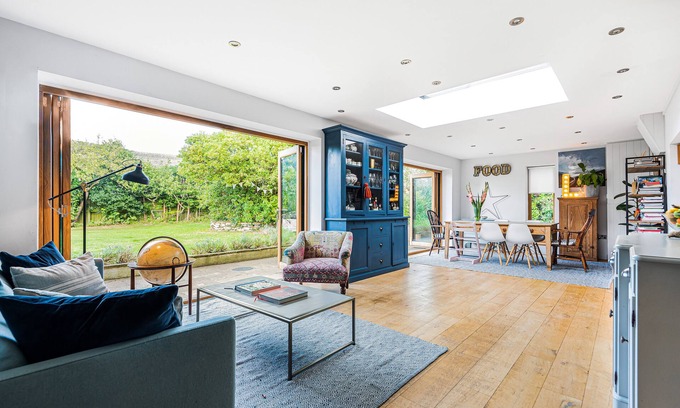 Whitcombe Casa | Dorset Thatched Cottage in the Heart of a Broadmayne close to the jurassic coast