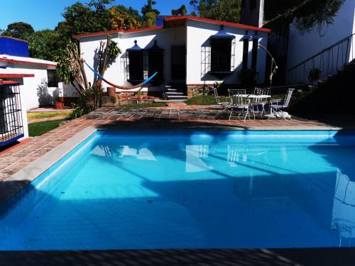 Cuernavaca Casa | DOS CASAS JUNTAS SOLAS PRIVADAS CENTRO PARA 11 PERSONAs
