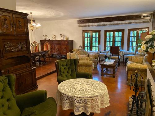 Arges Chalet De Esquí | Dos chalets + 3 salones + calefacción + chimeneas (máx 21 personas)