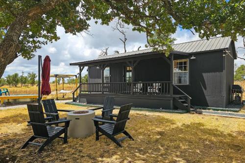 Fredericksburg Casa | Doss-Spring Creek Cabin