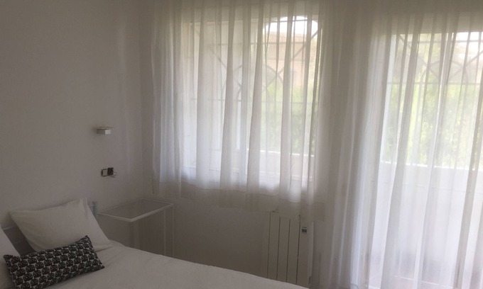 Valencina de la Concepcion Apartamento | Habitación doble con baño 2. En apartamento de 3 Dormitorios