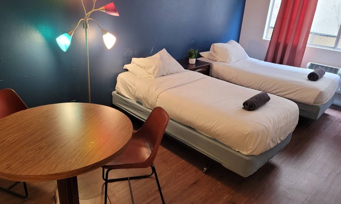 Pico - Robertson Apartamento | Double Bed Unit with AC and Wifi in Beverly Hills