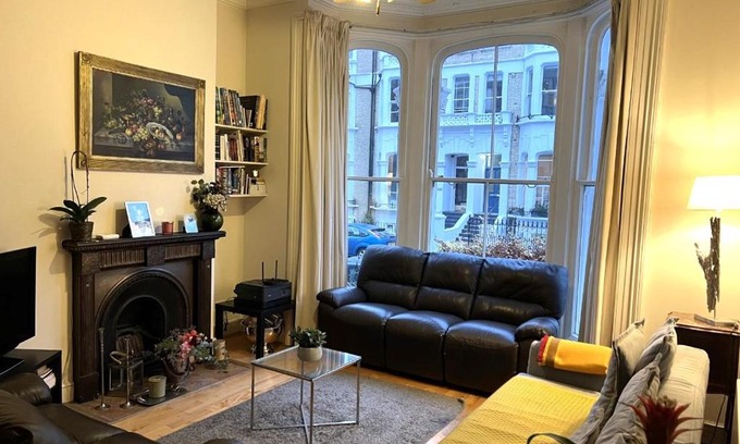 Earl's Court Casa | Double bedroom with en-suite bathroom in Chelsea - central London - share apartment