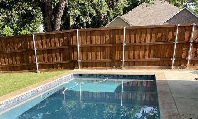 Lake Dallas Casa | Double corner lot getaway close to Lewisville Lake and 35E