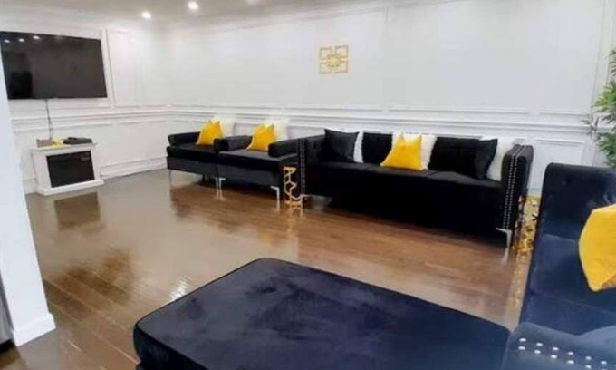 Orillia Casa | ❤ Double Delight Getaway: 2 Homes + 2 Hot Tubs ❤