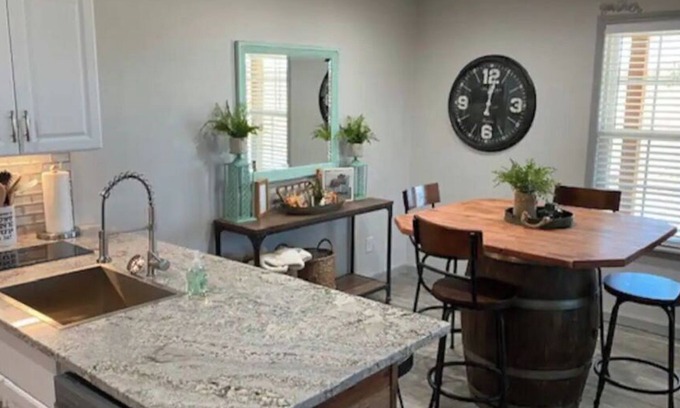 Thackerville Condominio | DOUBLE DOWN SUITE : Unit A Casino Retreat & Pickleball court