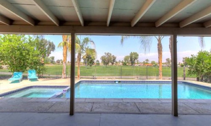 Palm Desert Casa | Un "Los jugadores de golf Oasis" Doble Ataque frontal del espacio abierto en un parque con grandes Piscina / Spa