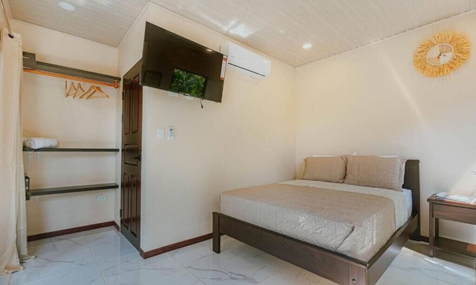 Canton Quepos Apartamento | Habitación doble 1 con vista a la jungla