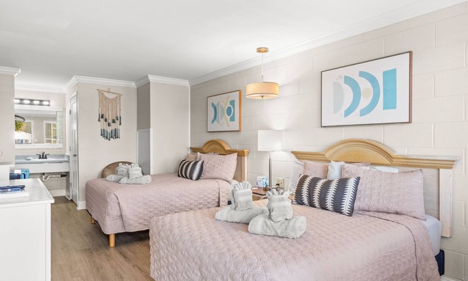North Carolina Coast Hotel | Double Room Hotel- 2 Pools, Near Beach/Boardwalk, No Pets Allowed