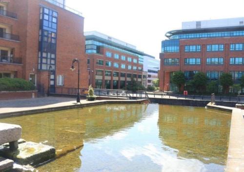 North Wall Casa | Double Room in a Cozy shared apartment, Custom House Harbour Apartments