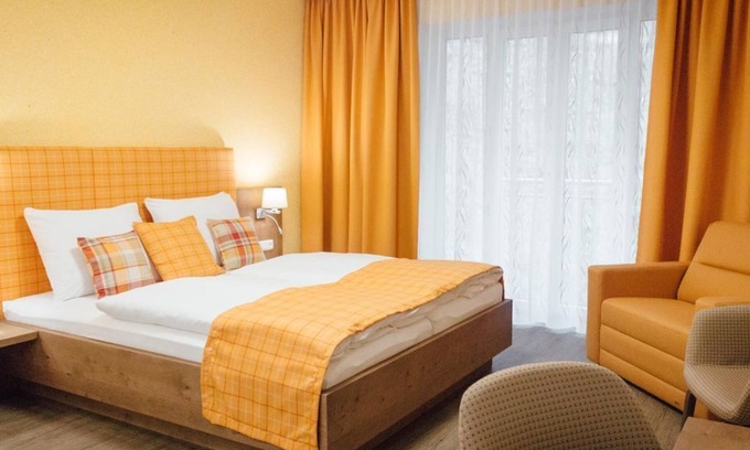 Neustift im Muehlkreis Cama Y Desayuno | Double room mountain, shower/WC - Gasthof-Pension Luger - on the Danube cycle path, Donausteig
