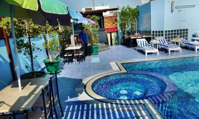 Al Muraqqabat Casa | Double Room Near Madina Supermarket By Luxury Bookings