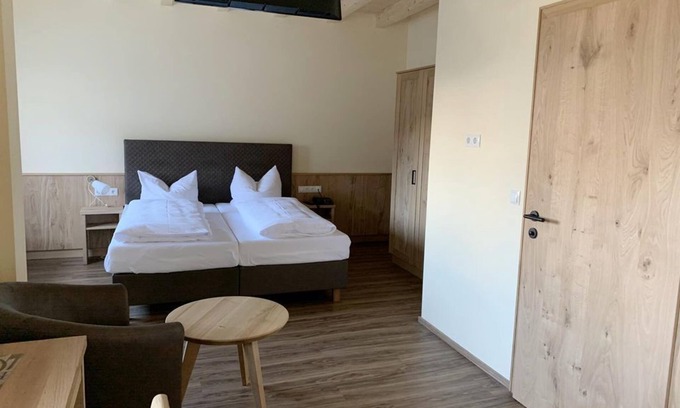 Kolsassberg Cabaña | Double room next door - Hotel Pension Jägerhof KG