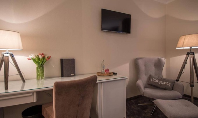 Center Casa | Double room, shower or bath, WC comfort - Hotel Stadt Aurich