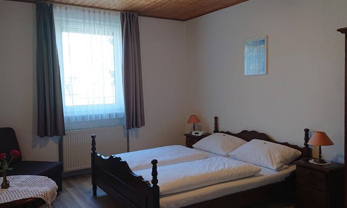 Enkirch Cama Y Desayuno | Double room, shower, WC - Gasthaus zum Weinstock