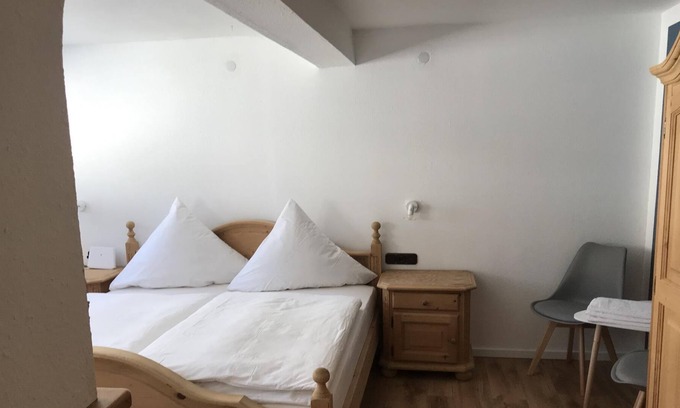 Hirschegg Casa | Double room standard No. 5, shower / toilet - Gasthof Hirsch