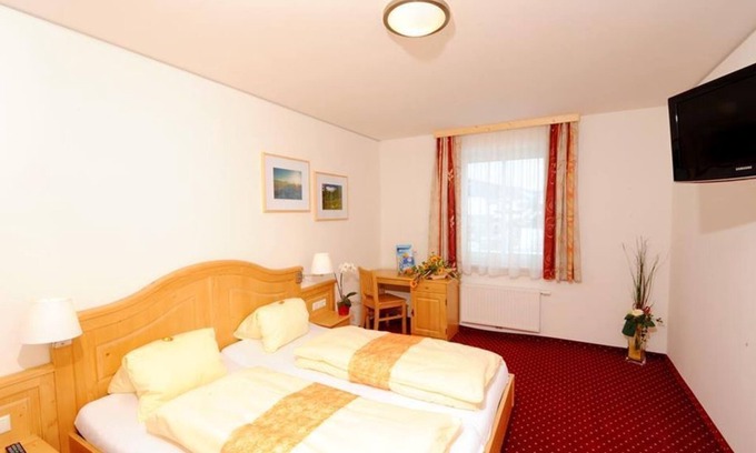 Aigen im Ennstal Cama Y Desayuno | Double room with shower, WC, comfort - Kirchenwirt Aigen