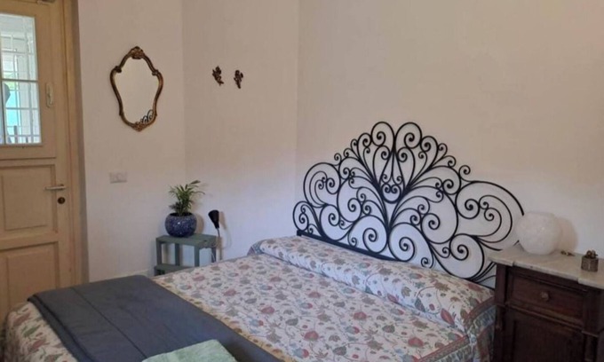 Fornole Cama Y Desayuno | Double room with private bathroom and small exclusive garden