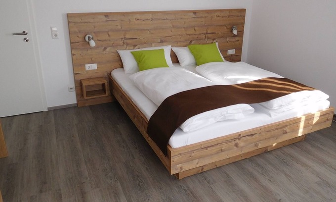 Calw Apartamento | Double room with private bathroom, max. 2 people