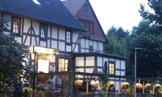 Hann. Muenden Apartamento | Double room with shower /toilet incl. Breakfast - Landgasthaus zum Krug